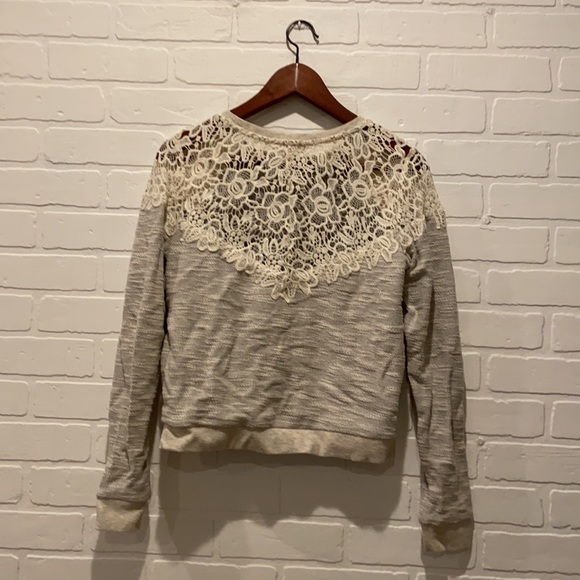 NWOT lace back and shoulder top - Picture 4 of 4